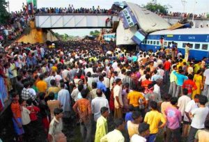 2013-NASHIK-TEAM-VISIT-MANMAD-TRAIN-ACCIDENT-HELP-FOR-HOSPITALISE2_1-300x204