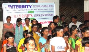 2015-TUMKUR-KARNATAKA-WITH-ANATH-ASHRAM-CHILDRENS-PROVIDE-FOOD-CLOTHES-AND-GIFTS4_1-300x176